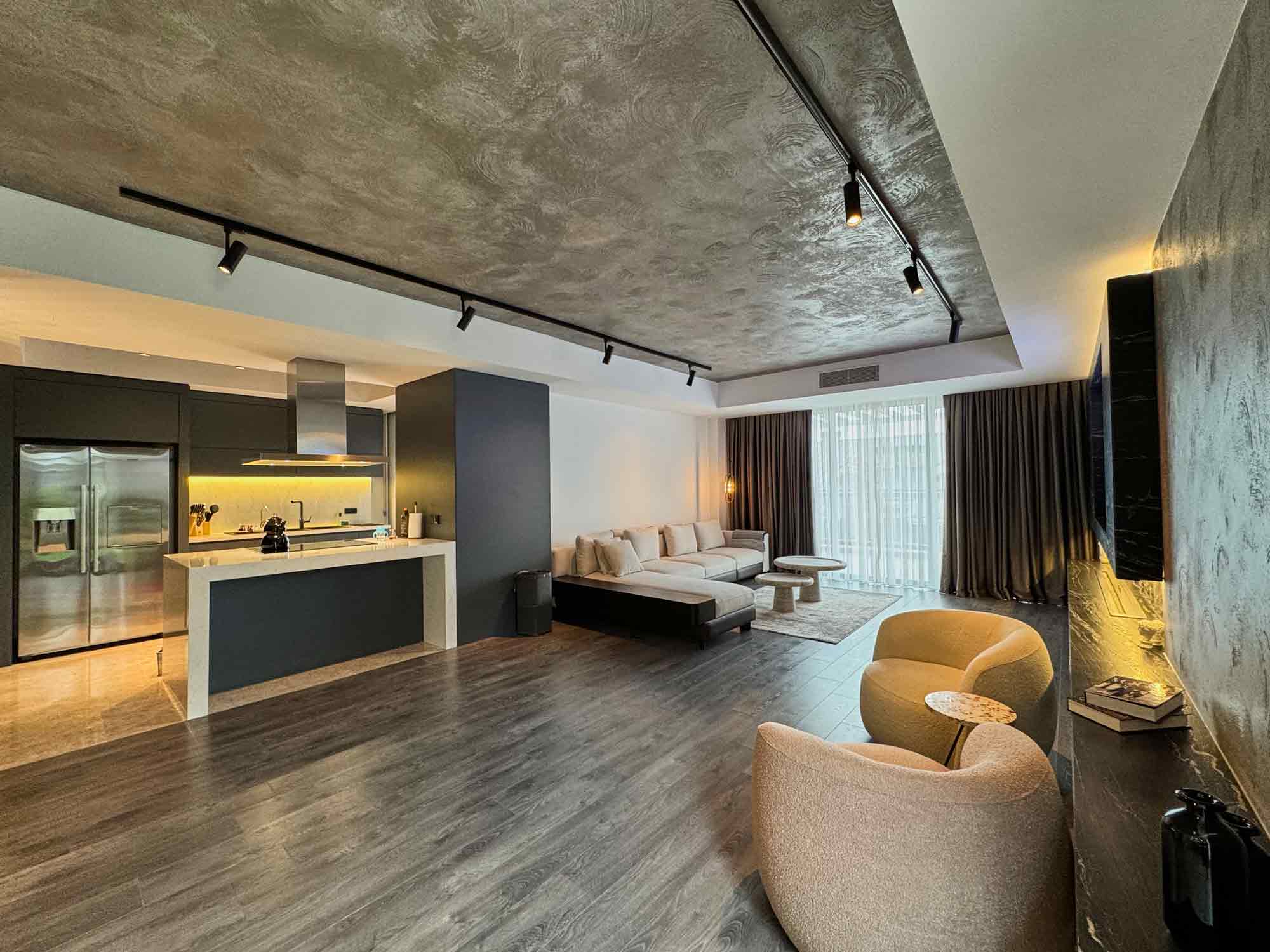 Zekeriyaköy'de Site İçerisinde Özel Dekorasyonlu Satılık Tam Müstakil Tripleks Villa 