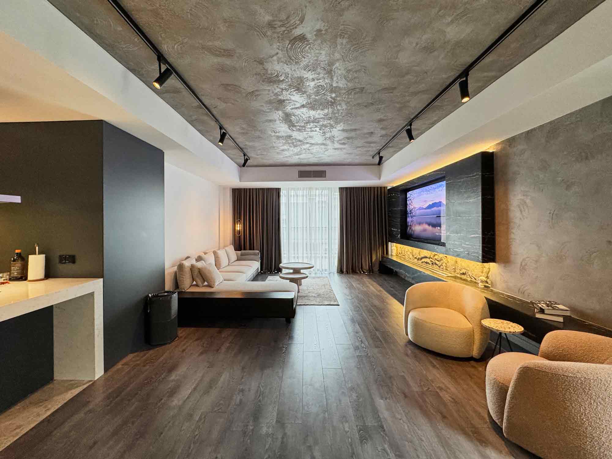 Zekeriyaköy'de Site İçerisinde Özel Dekorasyonlu Satılık Tam Müstakil Tripleks Villa 