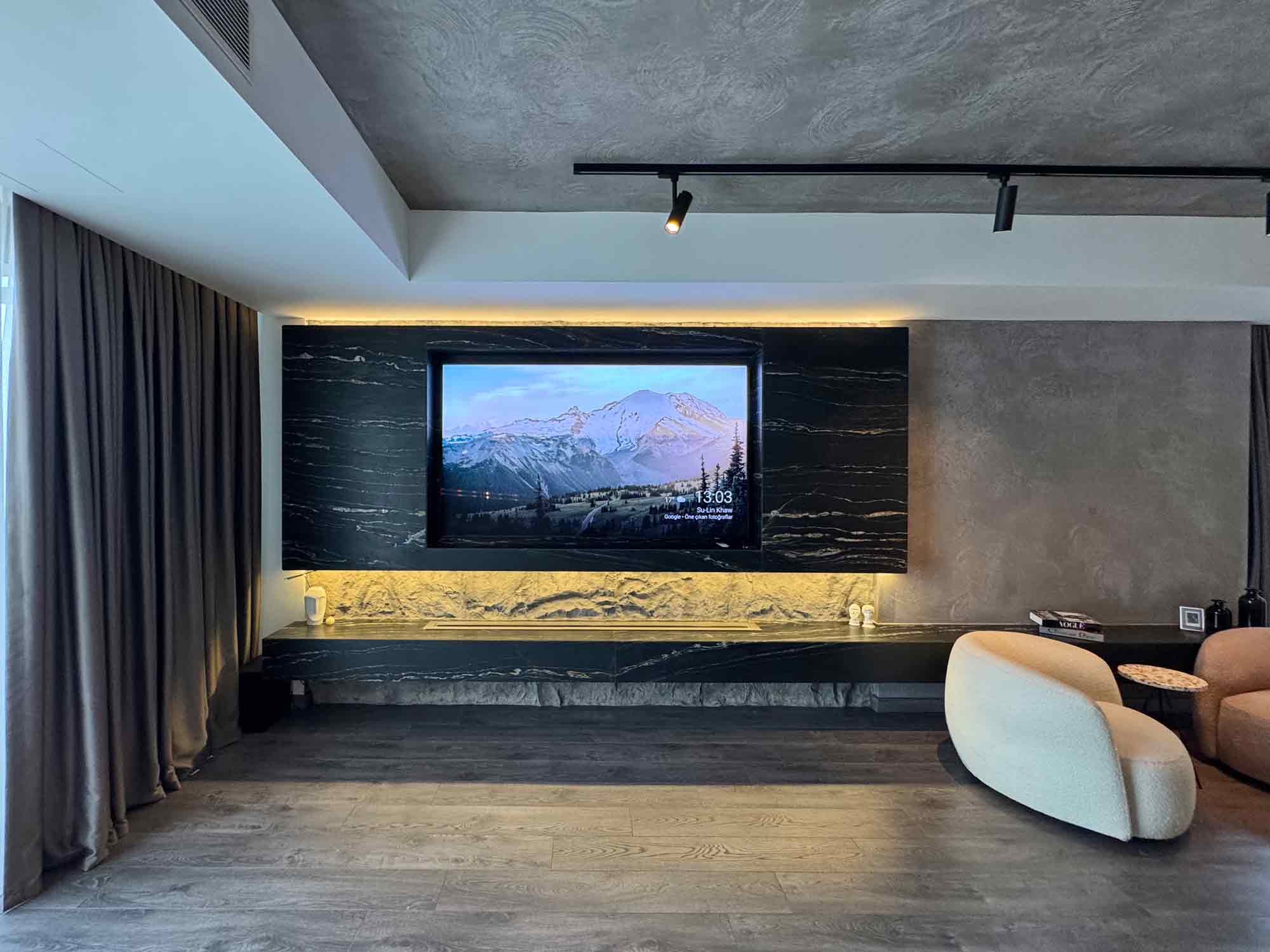 Zekeriyaköy'de Site İçerisinde Özel Dekorasyonlu Satılık Tam Müstakil Tripleks Villa 