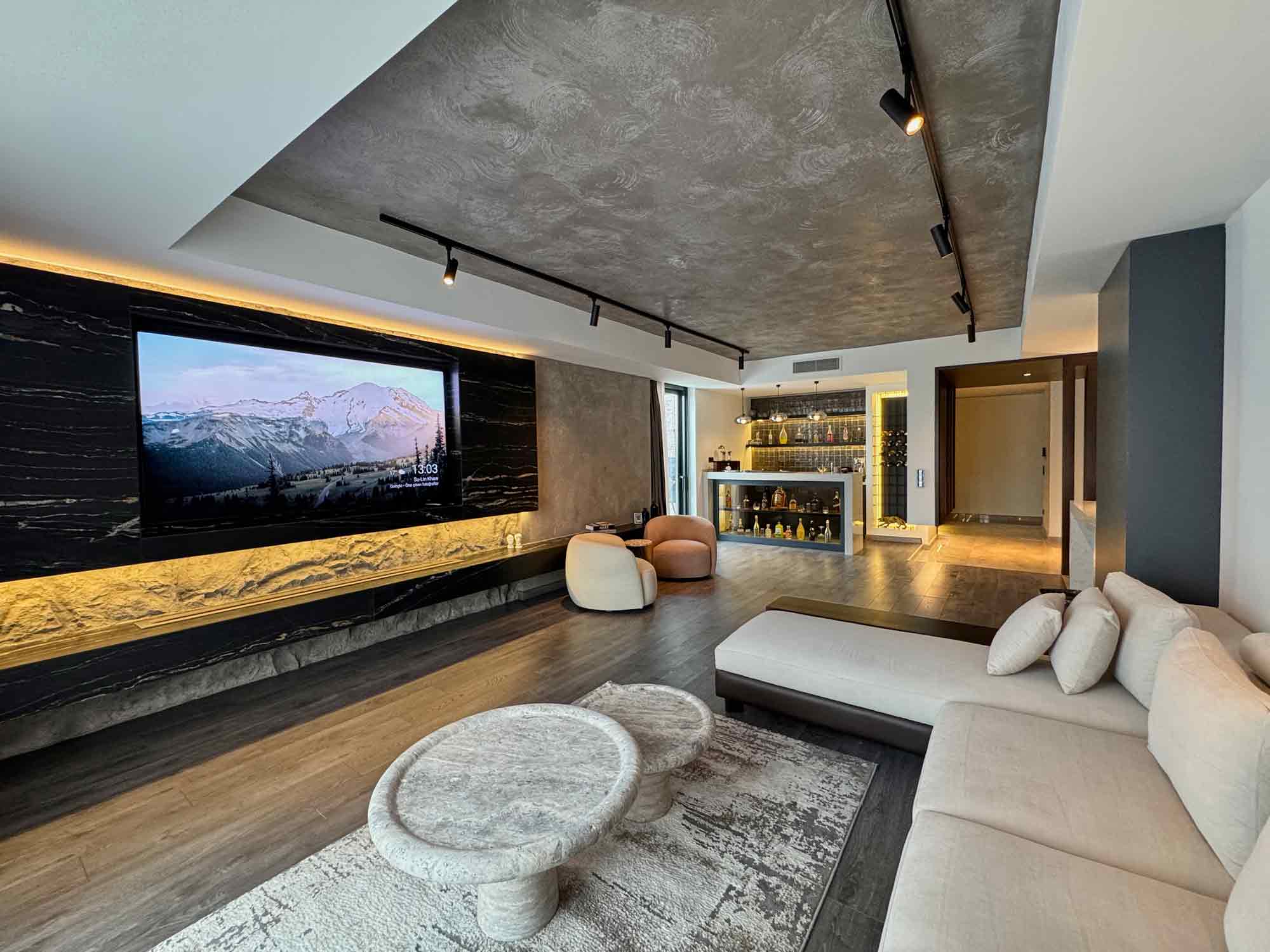 Zekeriyaköy'de Site İçerisinde Özel Dekorasyonlu Satılık Tam Müstakil Tripleks Villa 