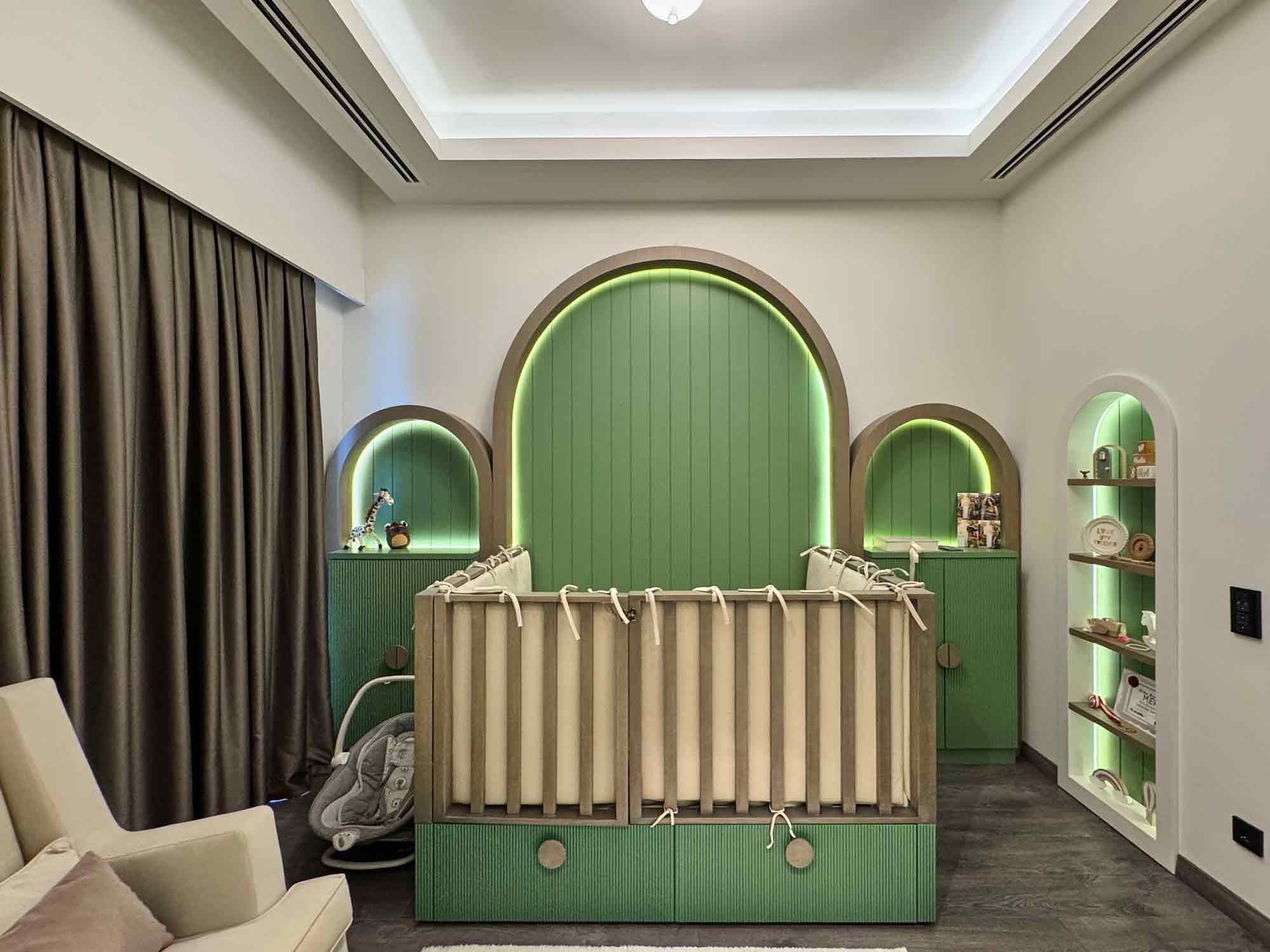 Zekeriyaköy'de Site İçerisinde Özel Dekorasyonlu Satılık Tam Müstakil Tripleks Villa 