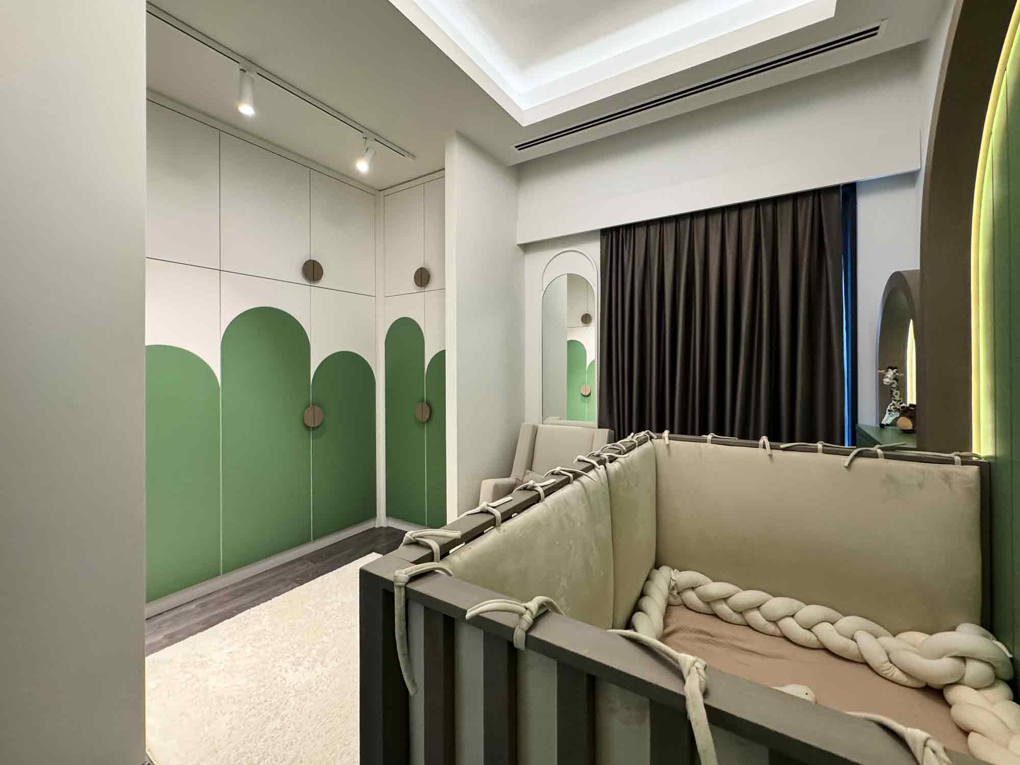 Zekeriyaköy'de Site İçerisinde Özel Dekorasyonlu Satılık Tam Müstakil Tripleks Villa 