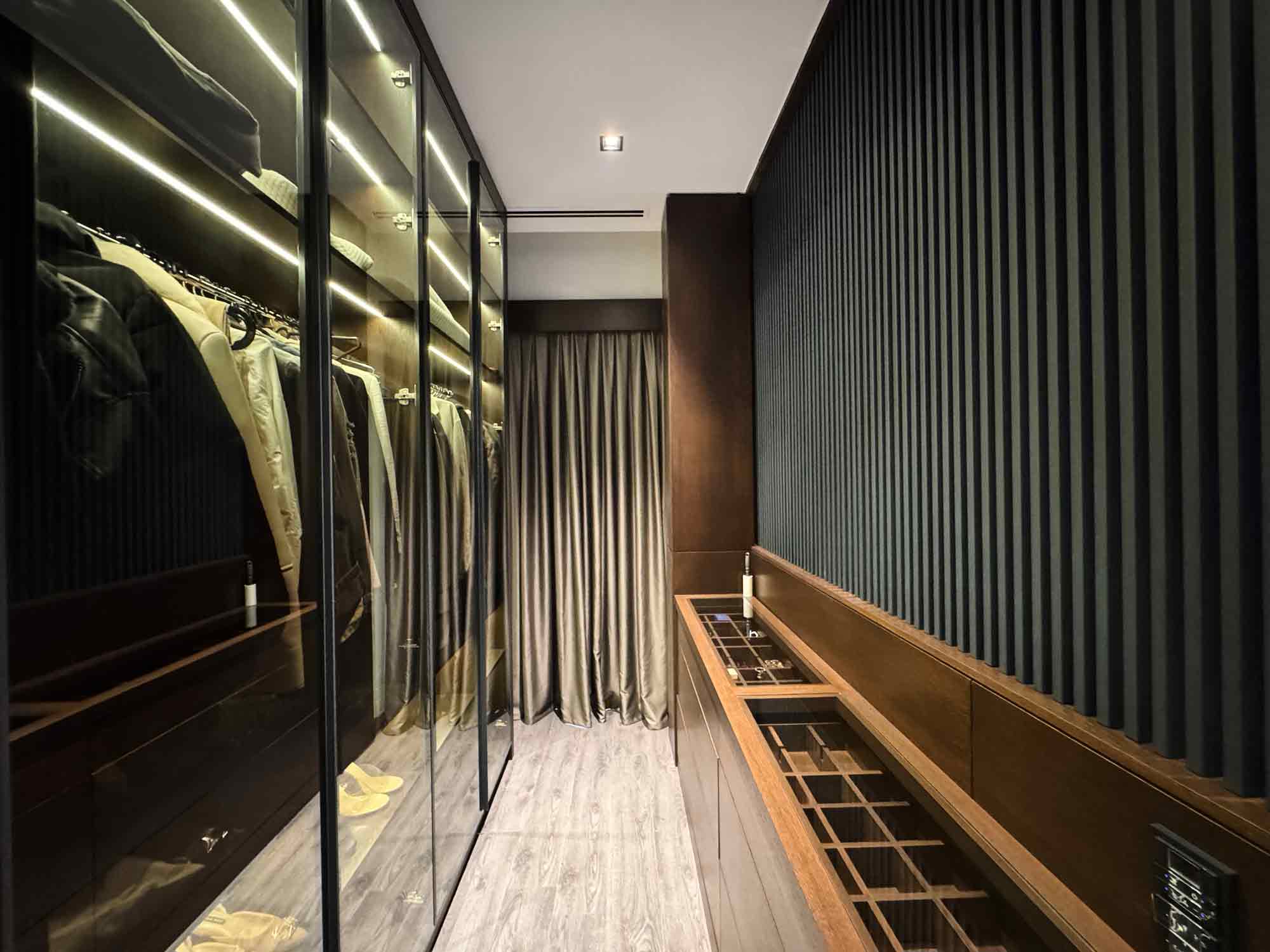 Zekeriyaköy'de Site İçerisinde Özel Dekorasyonlu Satılık Tam Müstakil Tripleks Villa 