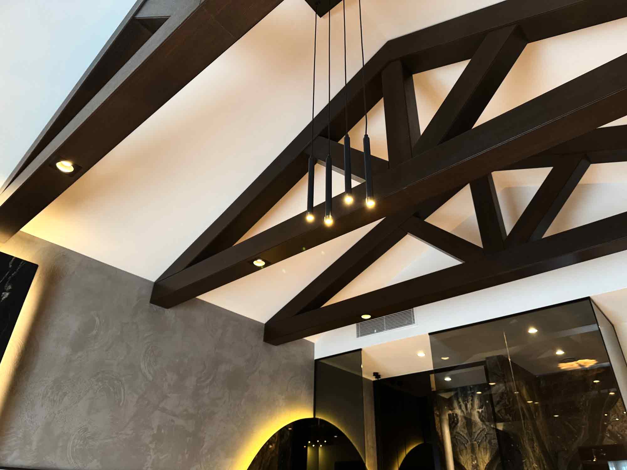 Zekeriyaköy'de Site İçerisinde Özel Dekorasyonlu Satılık Tam Müstakil Tripleks Villa 