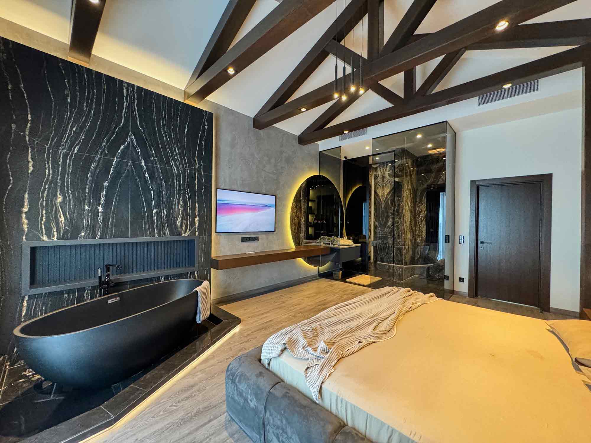 Zekeriyaköy'de Site İçerisinde Özel Dekorasyonlu Satılık Tam Müstakil Tripleks Villa 