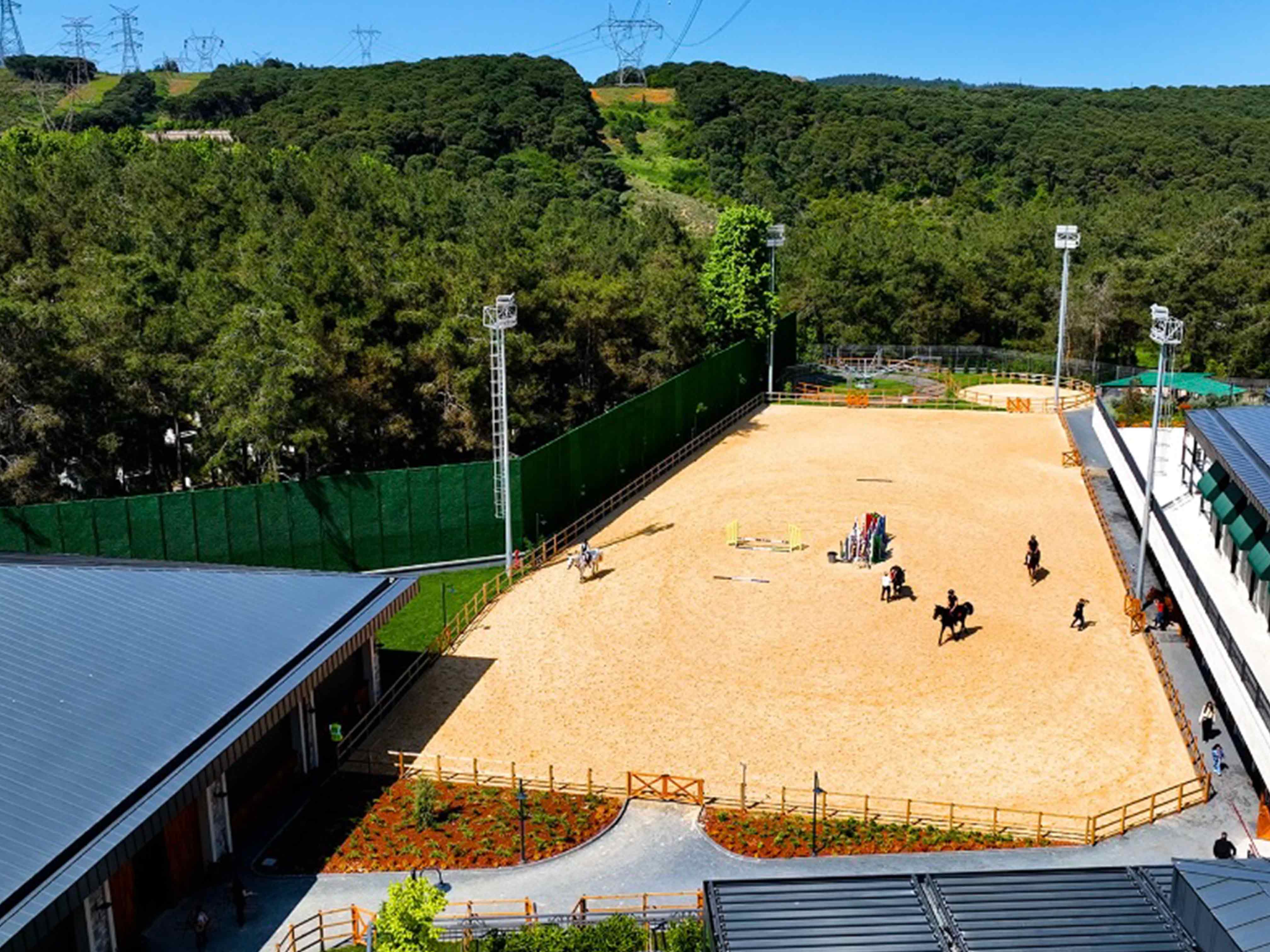 Avrupa Konutları Çamlıvadi'de Lüks Eşyalı ve Dekorasyonlu Kiralık 2+1 Bahçe Katı Daire