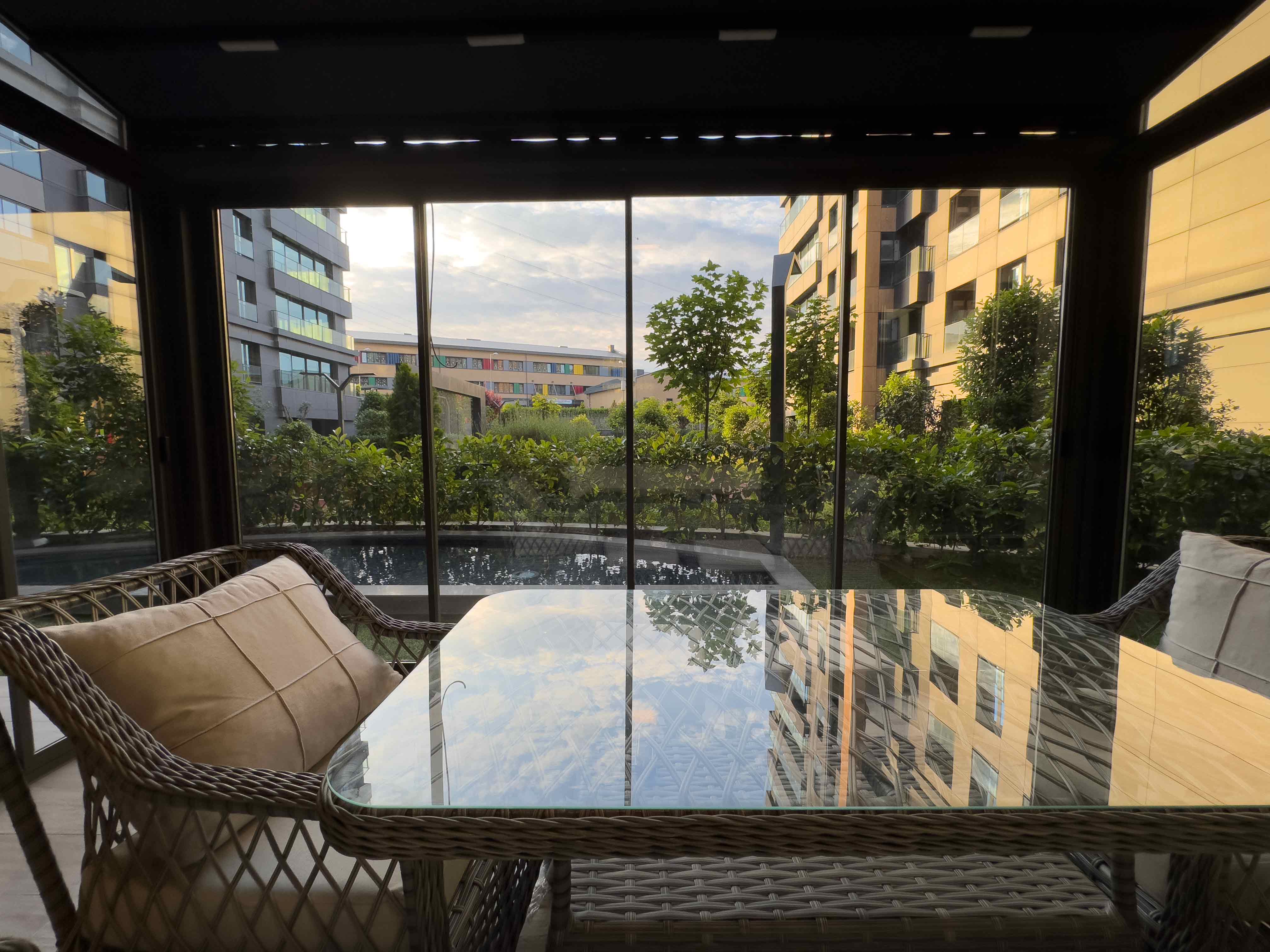 Avrupa Konutları Çamlıvadi'de Lüks Eşyalı ve Dekorasyonlu Kiralık 2+1 Bahçe Katı Daire