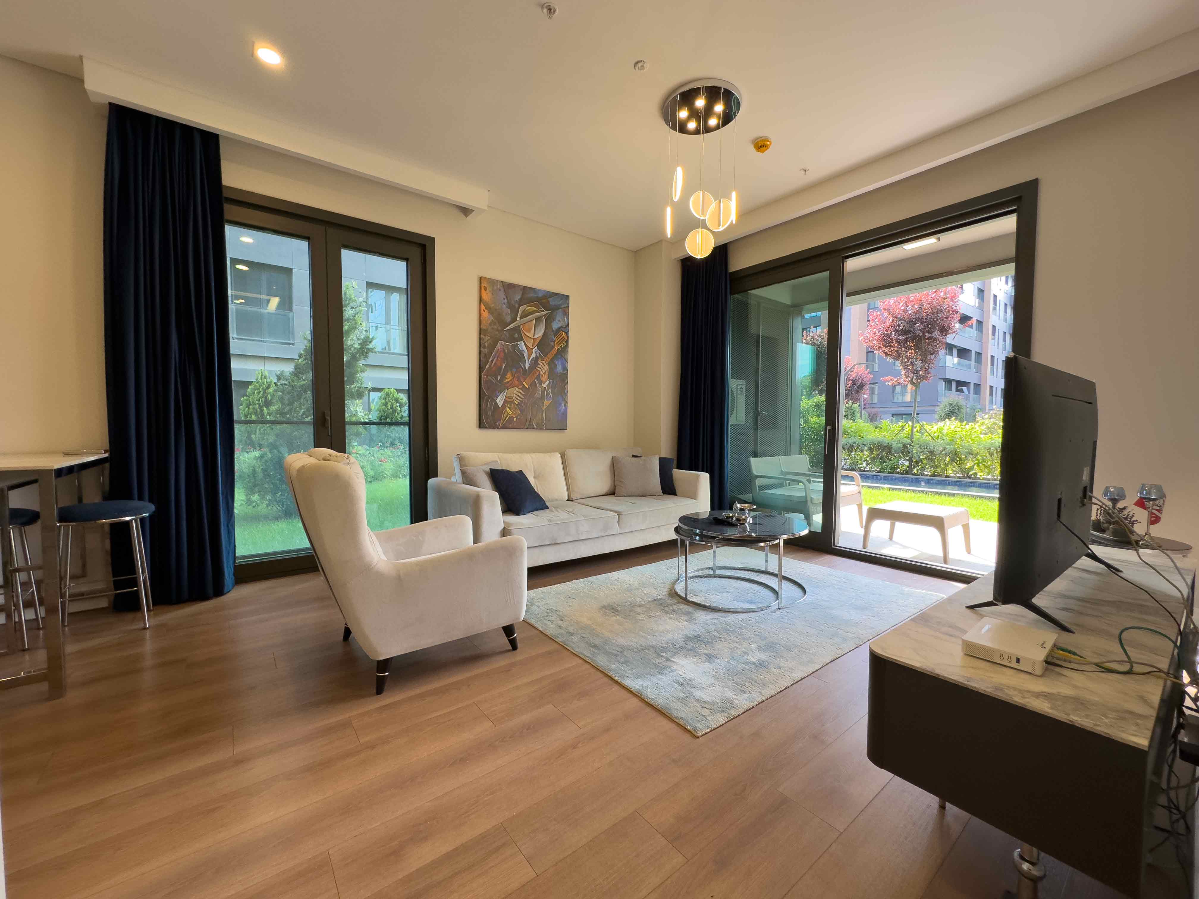 Avrupa Konutları Çamlıvadi'de Modern Eşyalı Kiralık 1+1 Bahçe Katı Daire