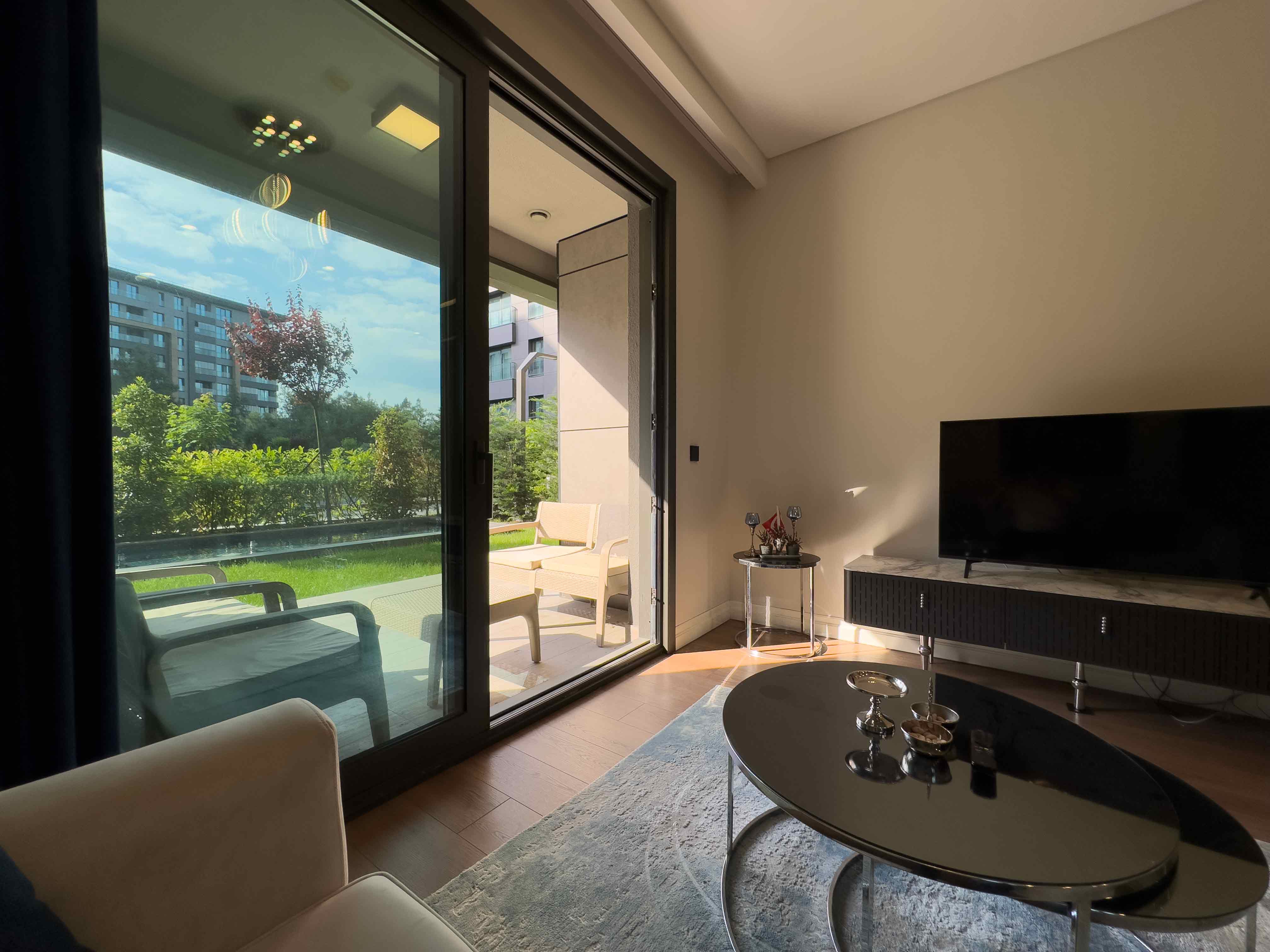 Avrupa Konutları Çamlıvadi'de Modern Eşyalı Kiralık 1+1 Bahçe Katı Daire