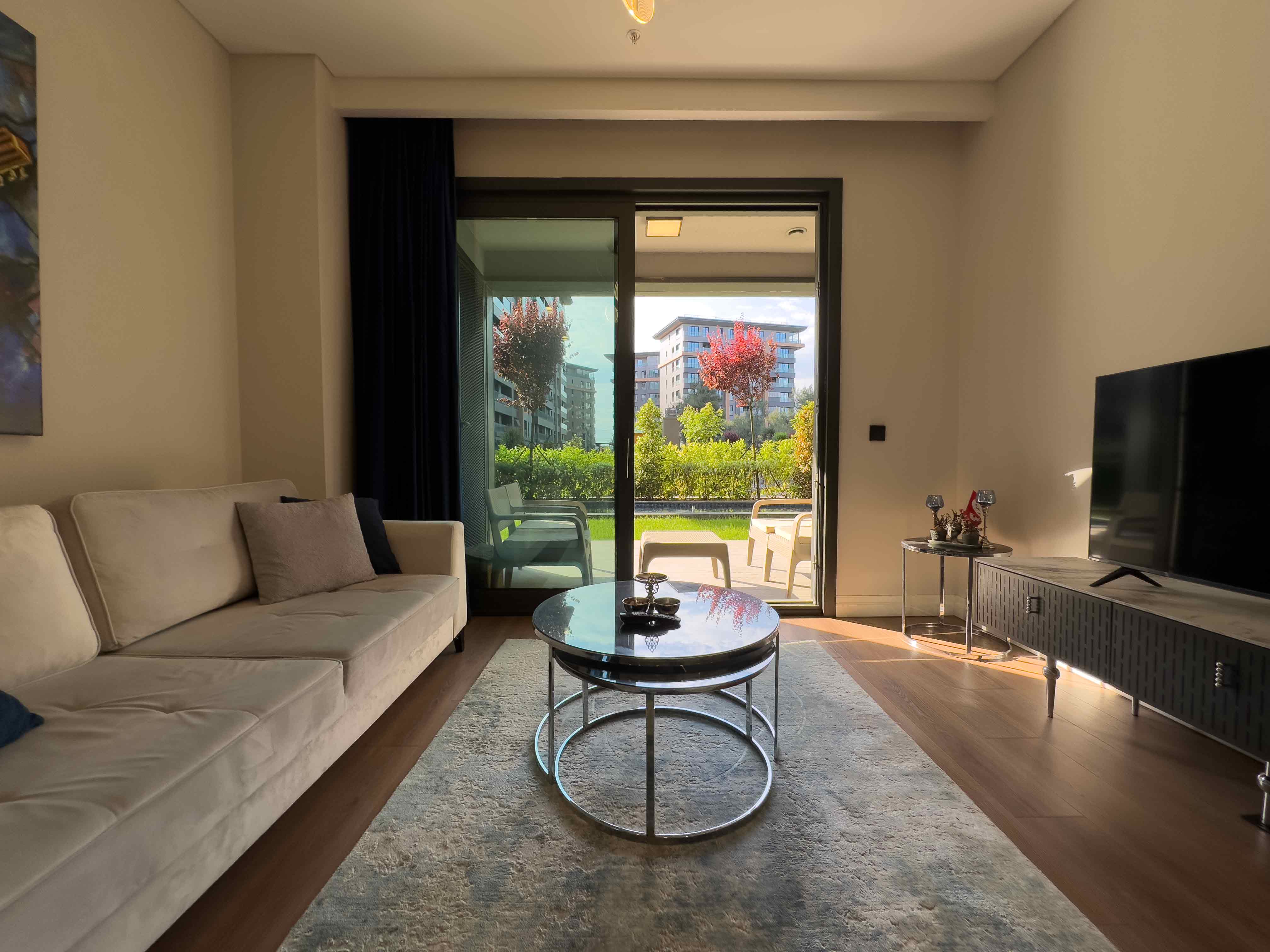 Avrupa Konutları Çamlıvadi'de Modern Eşyalı Kiralık 1+1 Bahçe Katı Daire