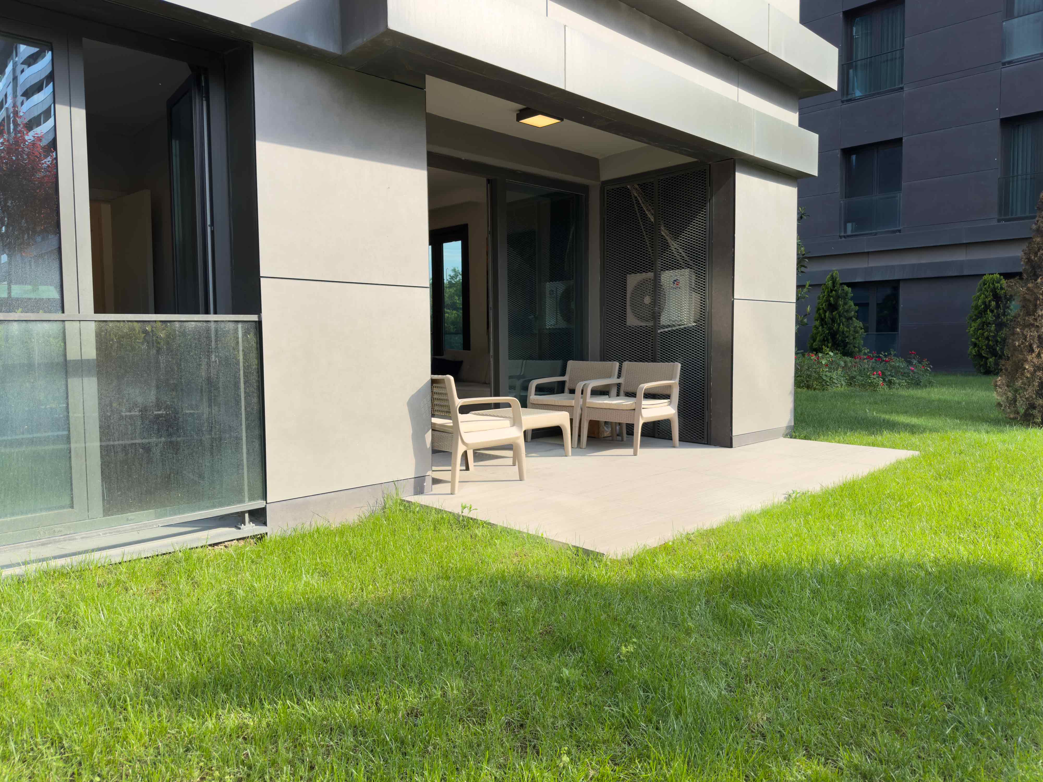 Avrupa Konutları Çamlıvadi'de Modern Eşyalı Kiralık 1+1 Bahçe Katı Daire