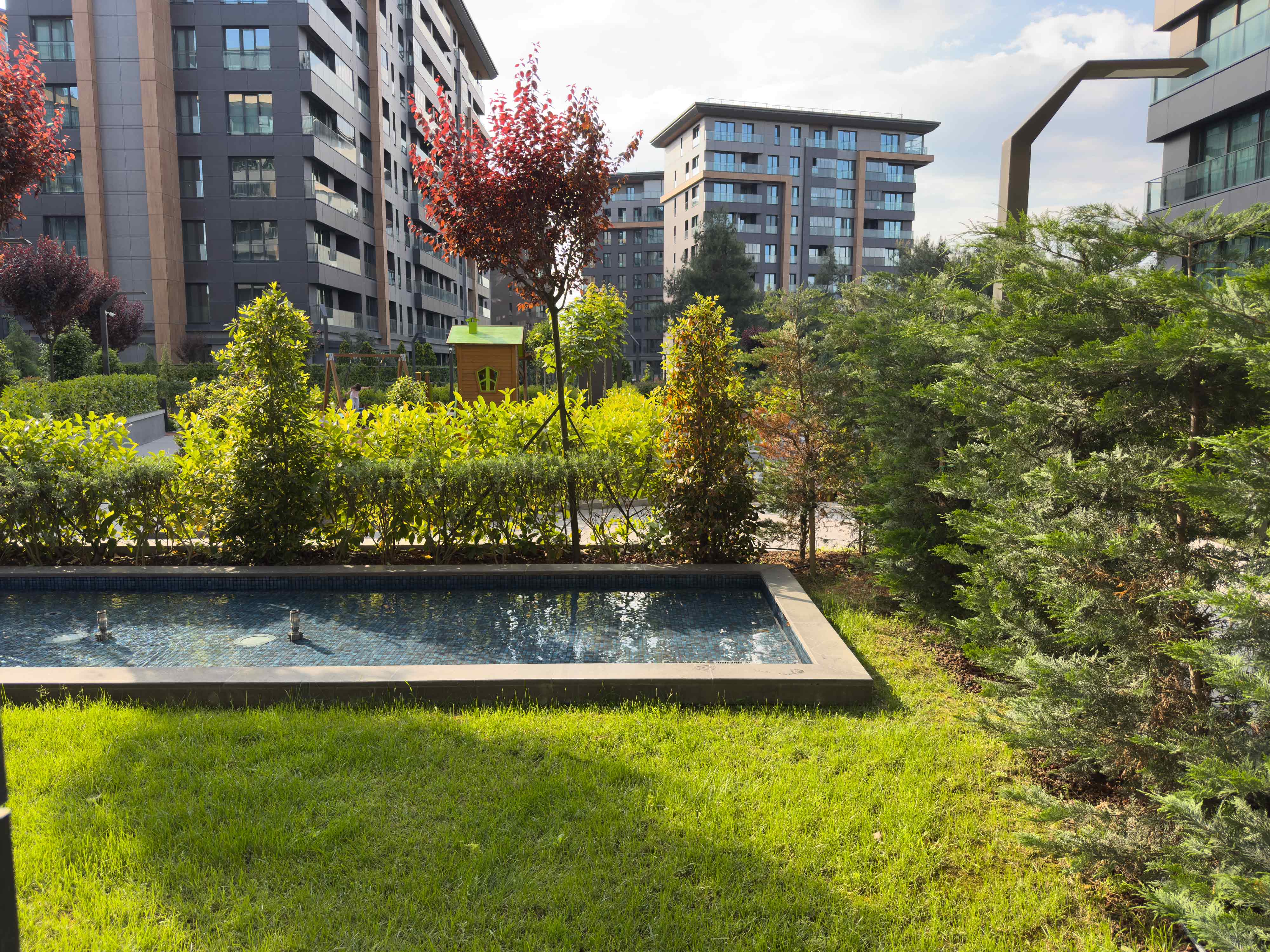 Avrupa Konutları Çamlıvadi'de Modern Eşyalı Kiralık 1+1 Bahçe Katı Daire