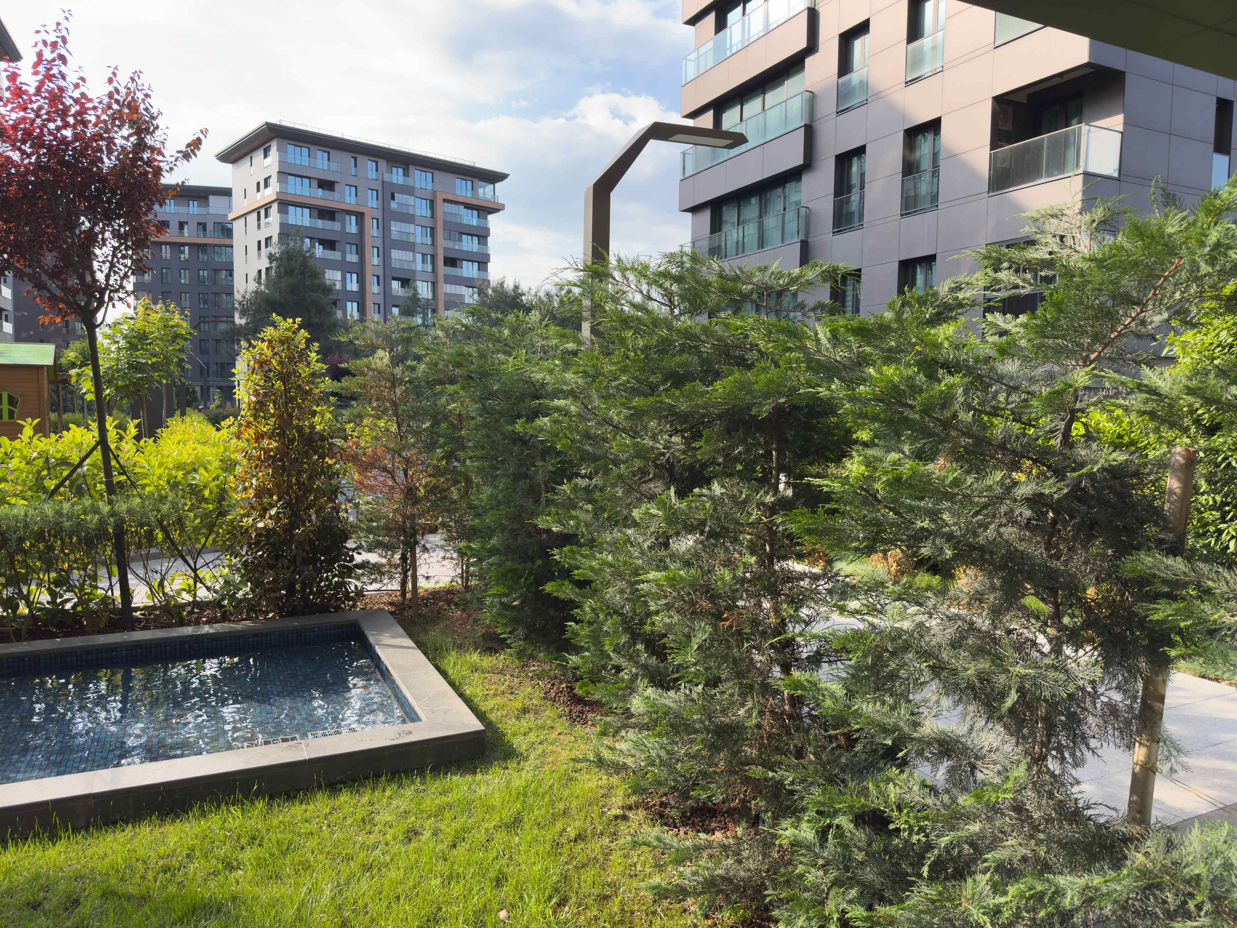 Avrupa Konutları Çamlıvadi'de Modern Eşyalı Kiralık 1+1 Bahçe Katı Daire