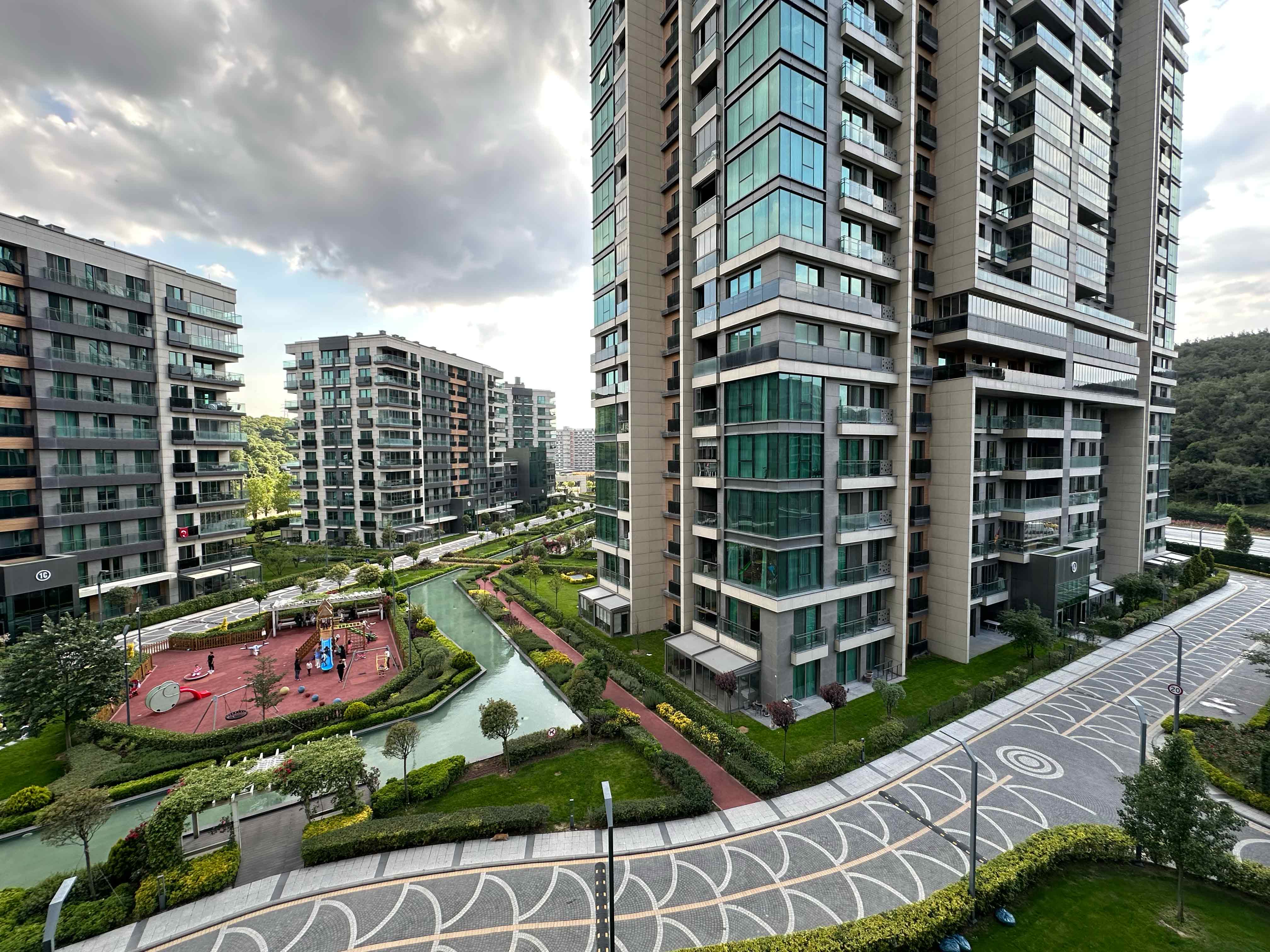 Vadistanbul Park'ta Modern Eşyalı Kiralık 2+1 Site İçi Peyzaj Manzaralı Daire