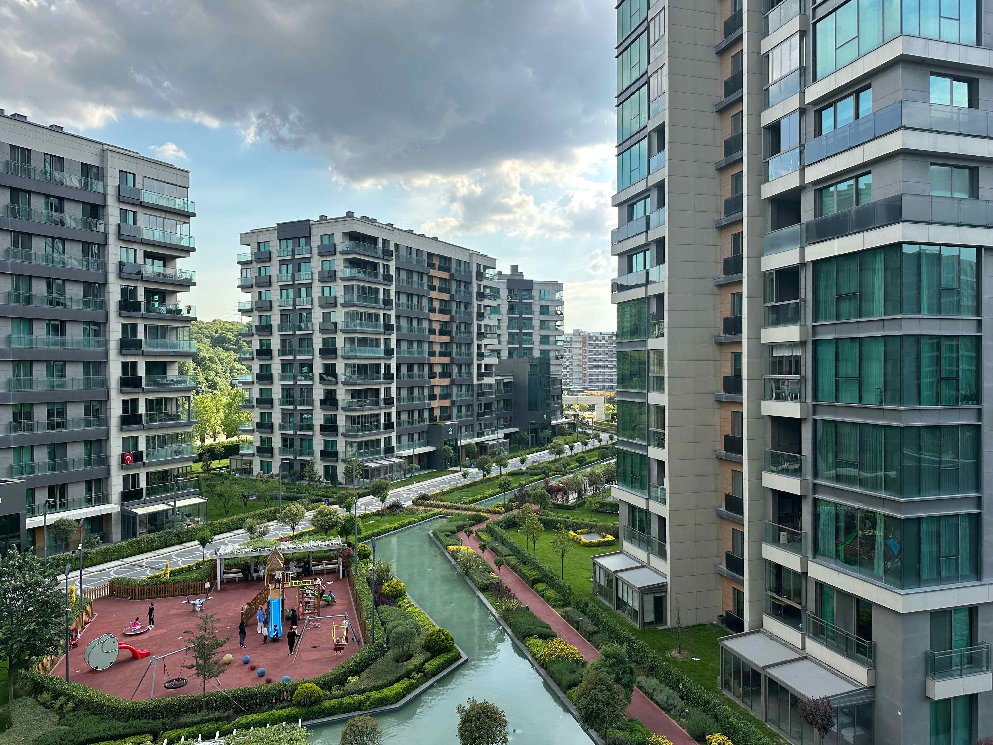 Vadistanbul Park'ta Modern Eşyalı Kiralık 2+1 Site İçi Peyzaj Manzaralı Daire