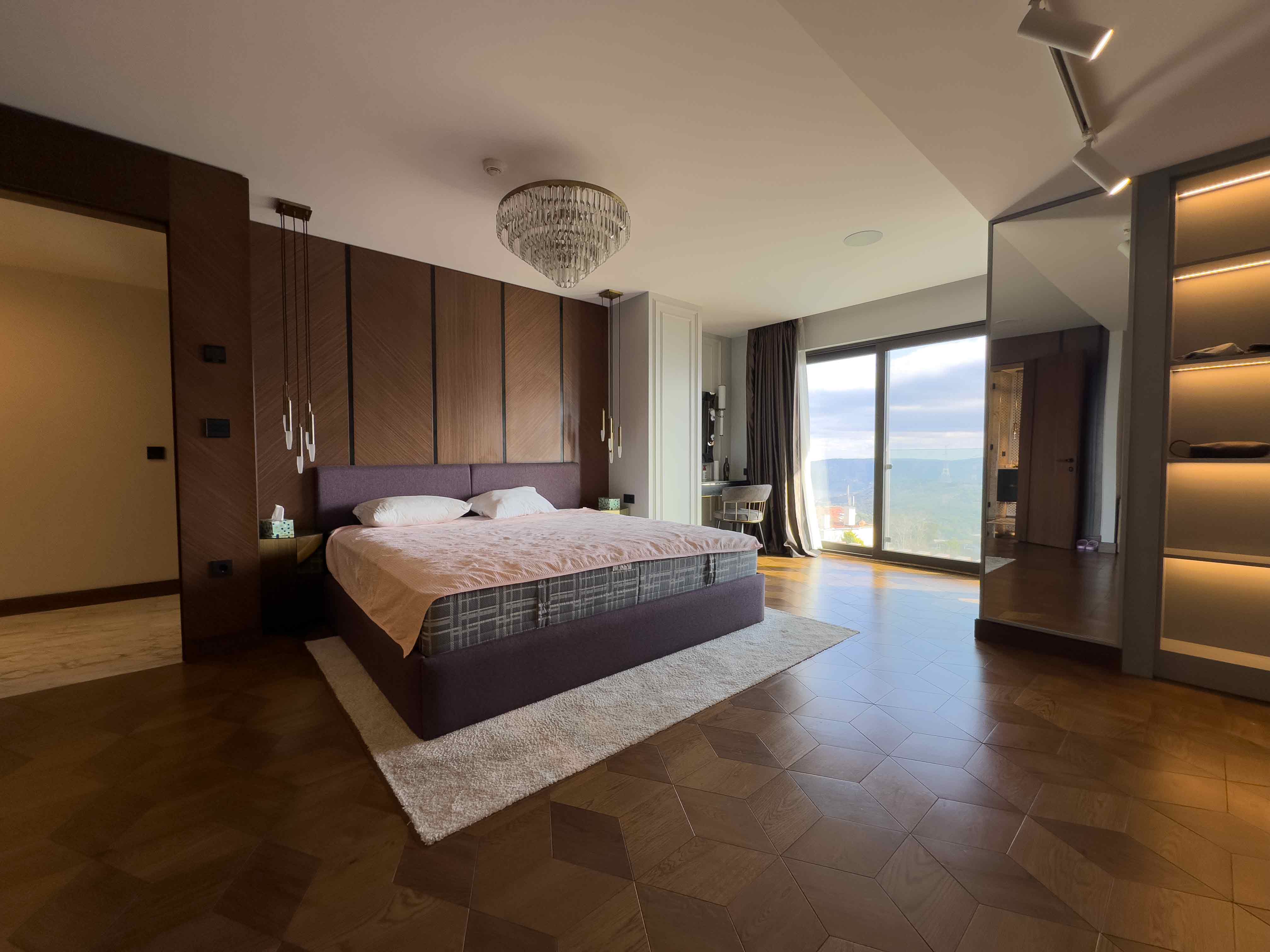 Sarıyer Maden'de 850m2 Arsa İçerisinde Satılık Boğaz Manzaralı Özel Mimari Villa