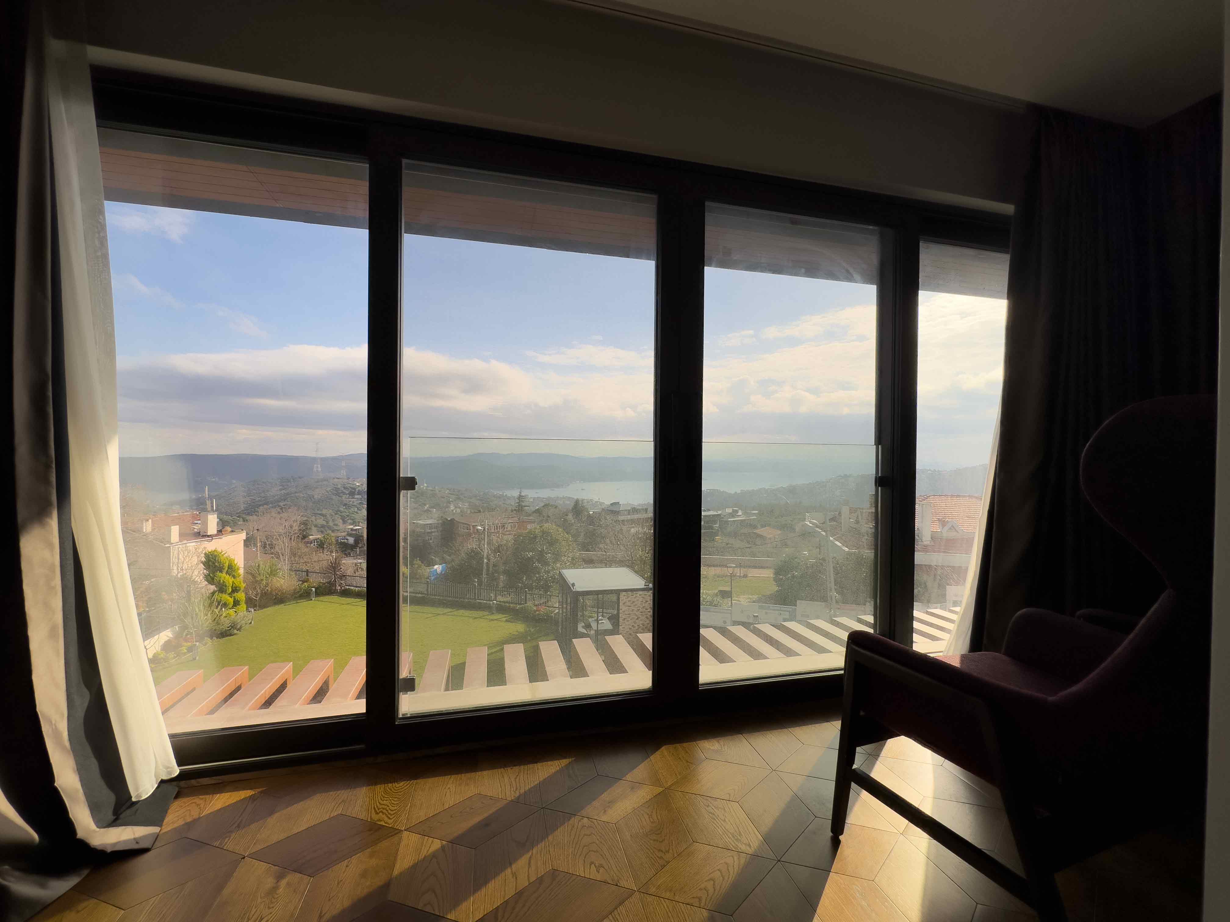 Sarıyer Maden'de 850m2 Arsa İçerisinde Satılık Boğaz Manzaralı Özel Mimari Villa