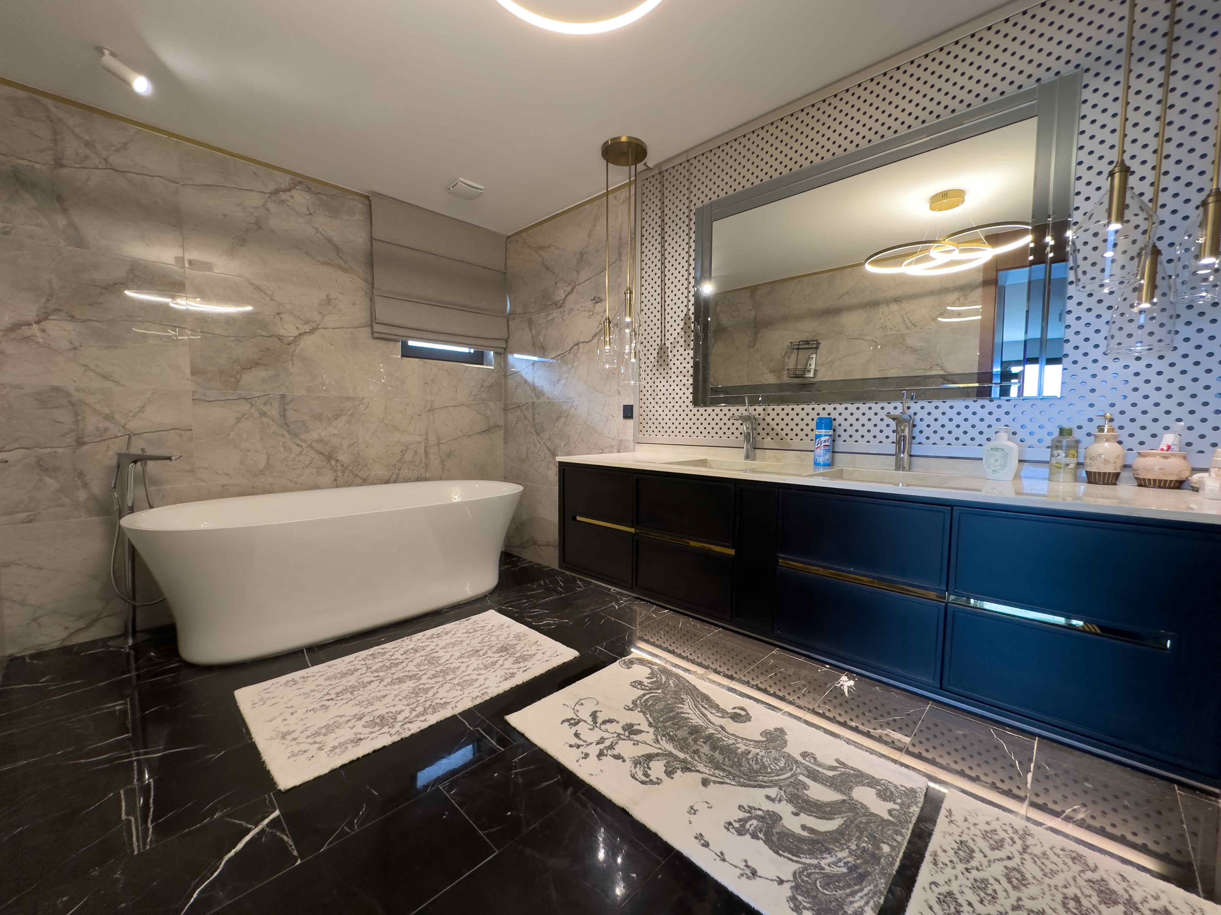 Sarıyer Maden'de 850m2 Arsa İçerisinde Satılık Boğaz Manzaralı Özel Mimari Villa