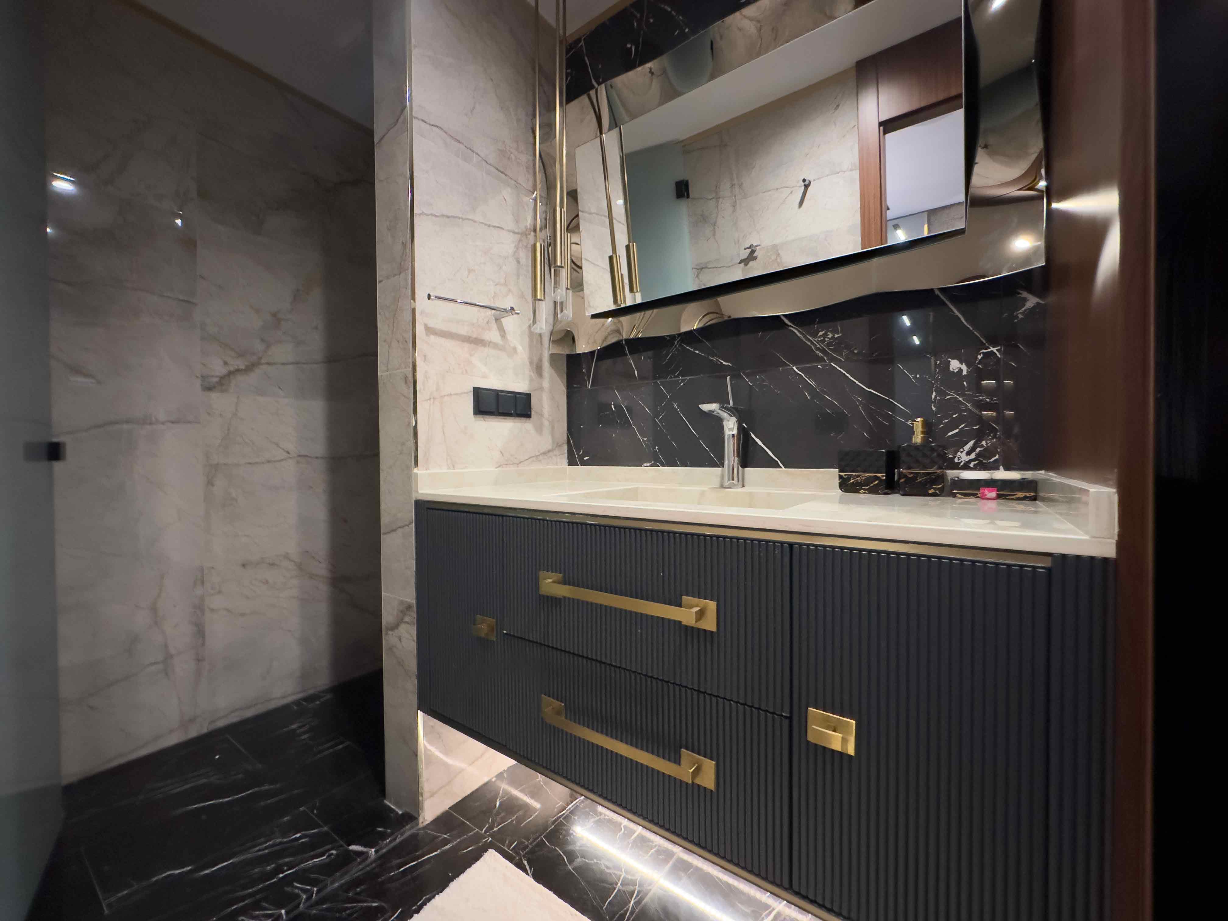 Sarıyer Maden'de 850m2 Arsa İçerisinde Satılık Boğaz Manzaralı Özel Mimari Villa