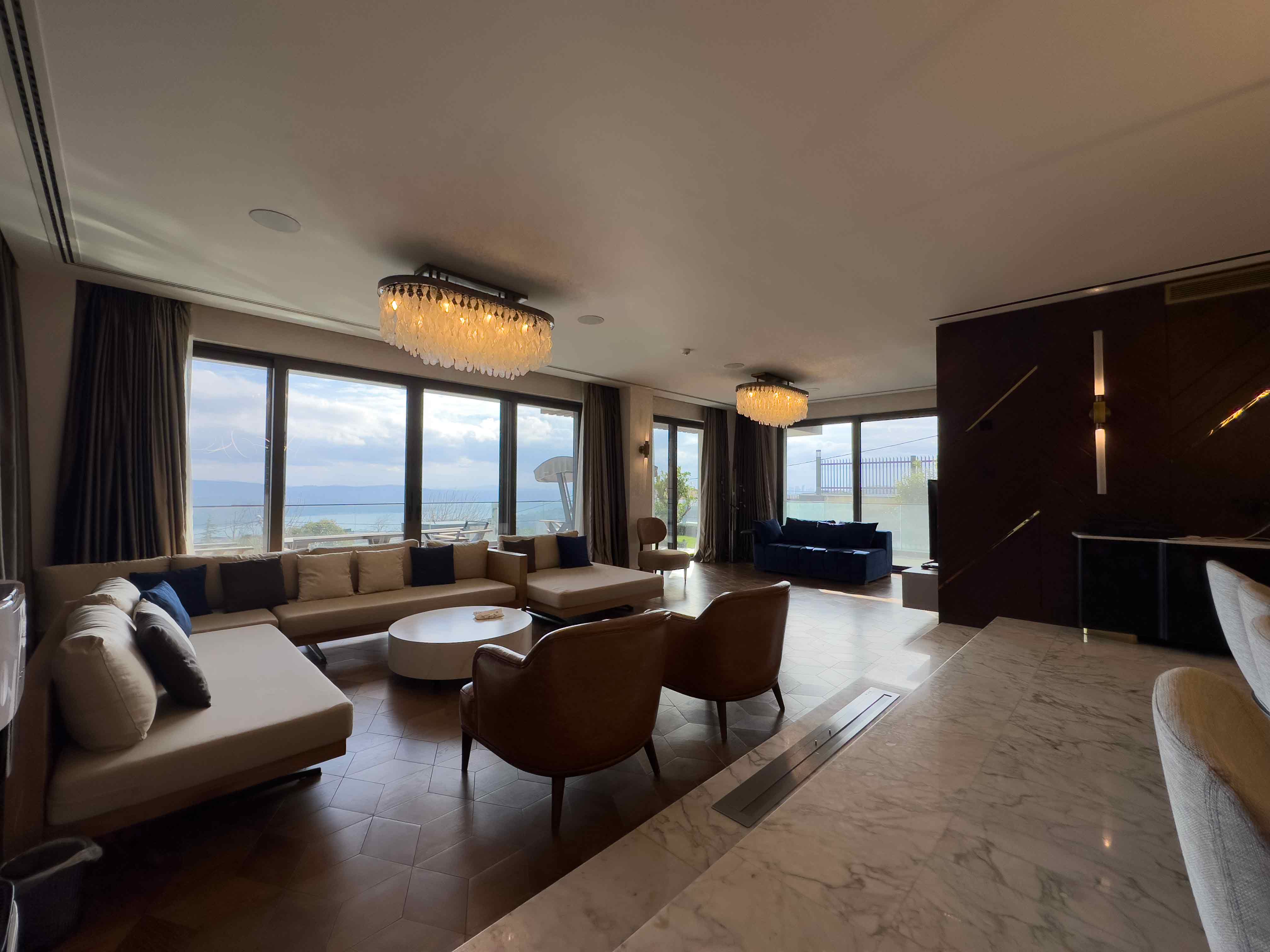 Sarıyer Maden'de 850m2 Arsa İçerisinde Satılık Boğaz Manzaralı Özel Mimari Villa