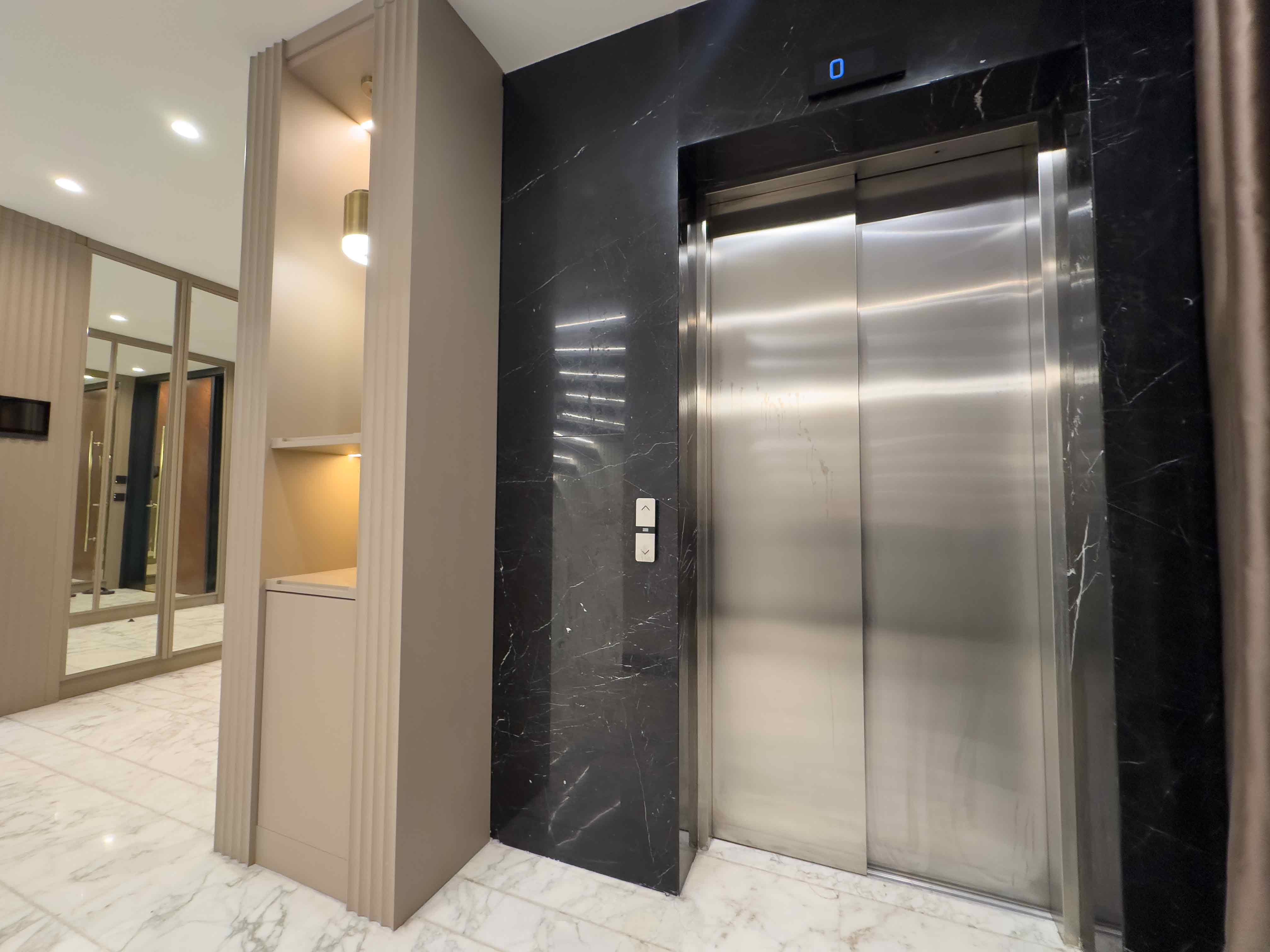 Sarıyer Maden'de 850m2 Arsa İçerisinde Satılık Boğaz Manzaralı Özel Mimari Villa