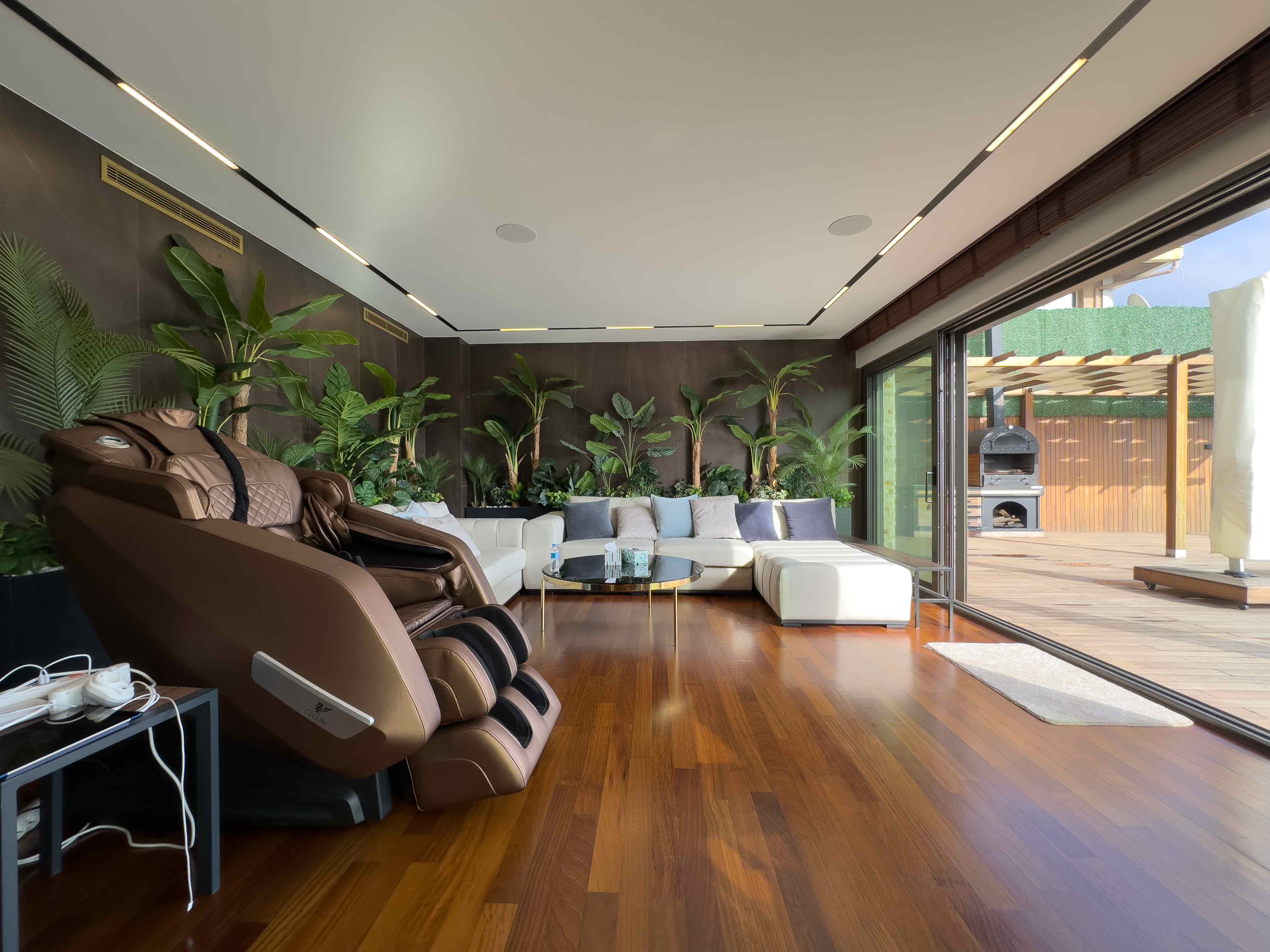 Sarıyer Maden'de 850m2 Arsa İçerisinde Satılık Boğaz Manzaralı Özel Mimari Villa