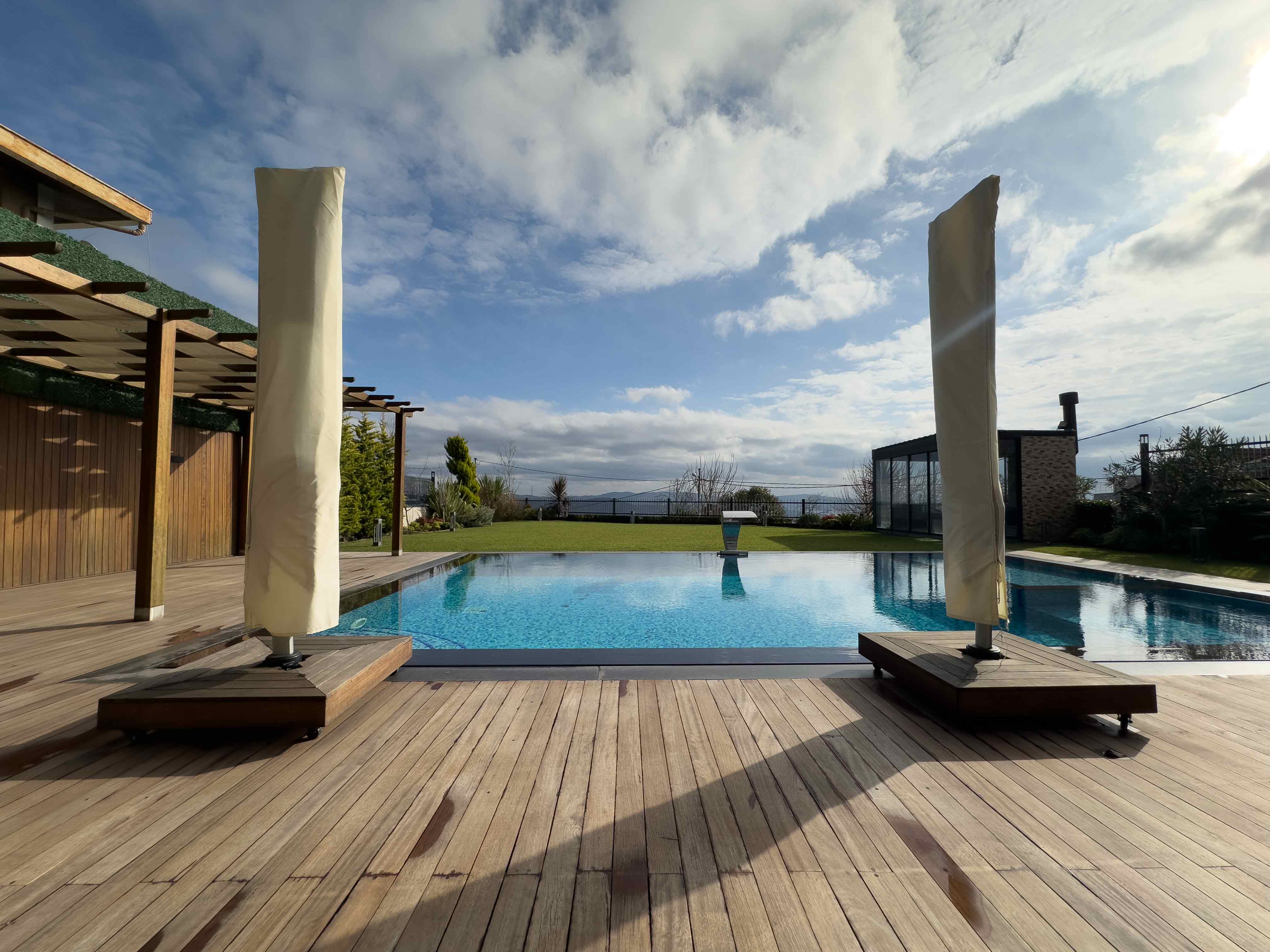 Sarıyer Maden'de 850m2 Arsa İçerisinde Satılık Boğaz Manzaralı Özel Mimari Villa