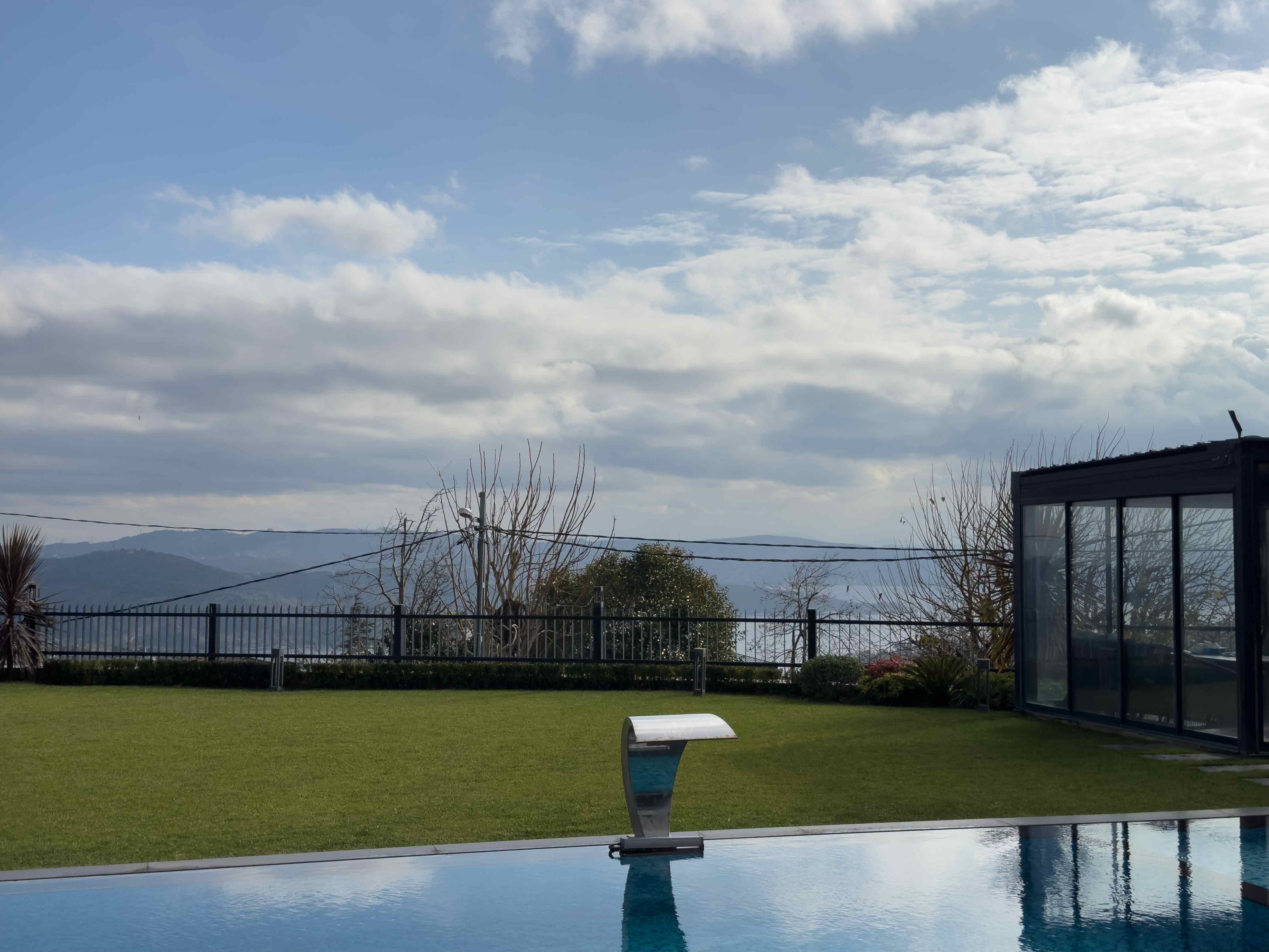 Sarıyer Maden'de 850m2 Arsa İçerisinde Satılık Boğaz Manzaralı Özel Mimari Villa