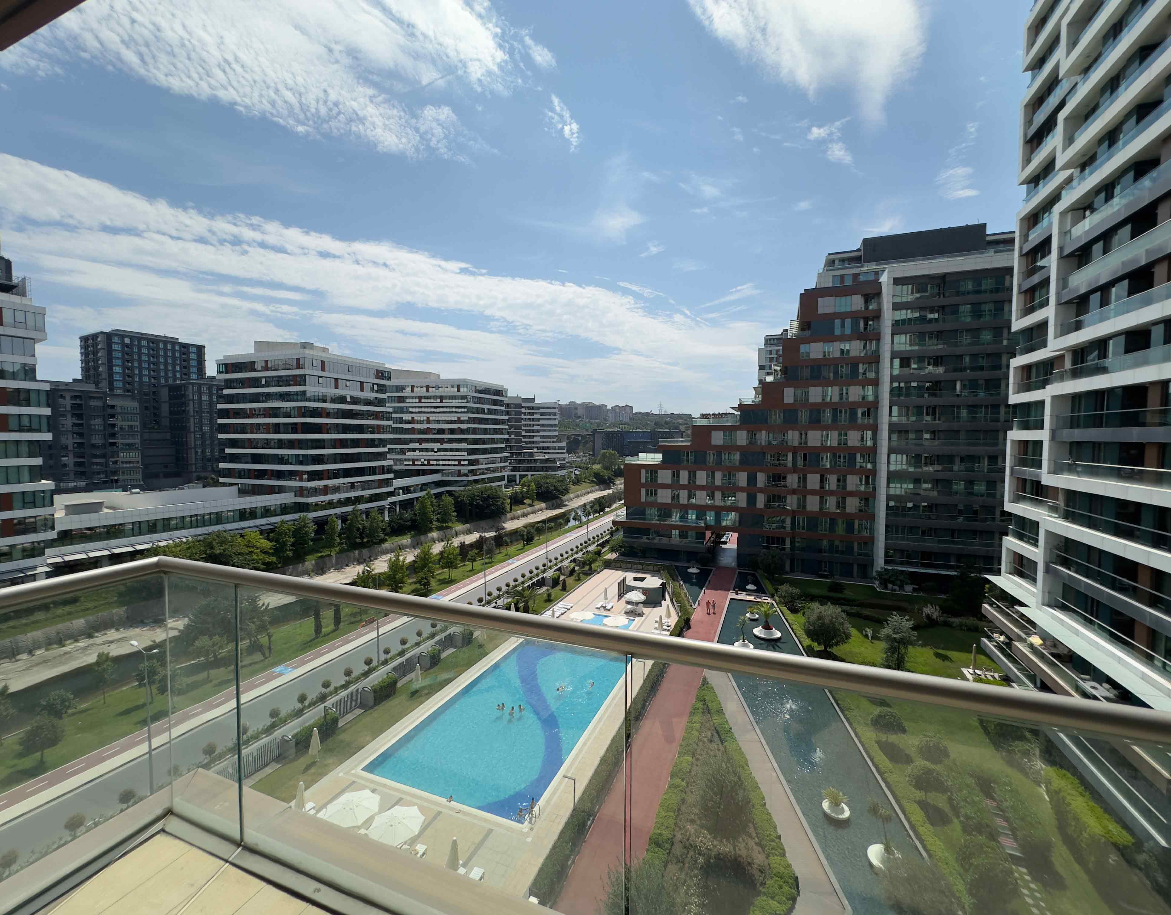 Vadistanbul Teras Evler'de Geniş Balkonlu Satılık 3+1 Daire